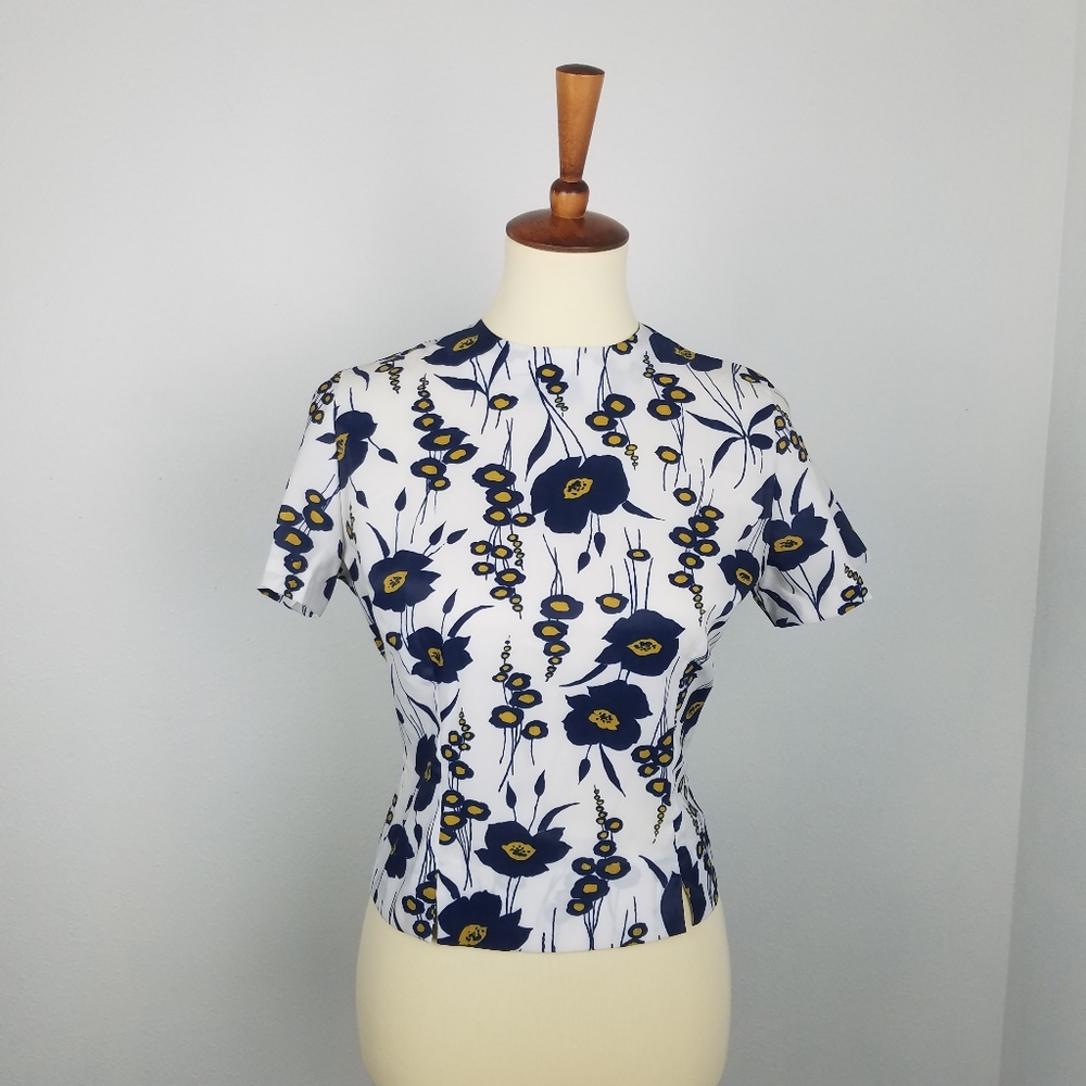 Vintage 1960s Judy Bond Button Back Floral Blouse